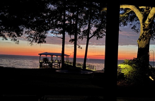 Russellville Cottage | Relaxing Cottage Getaway on the Lake with full water access. Sleeps 12.