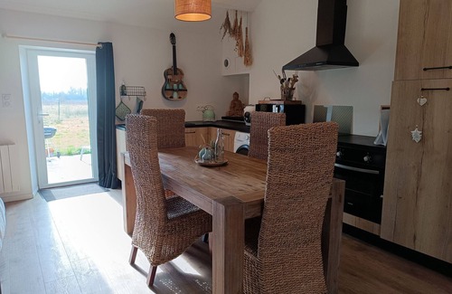 Sallertaine Cottage | "Relaxing Countryside Retreat with Spa, Garden, and Modern Amenities"