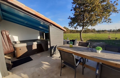 Sallertaine Cottage | "Relaxing Countryside Retreat with Spa, Garden, and Modern Amenities"