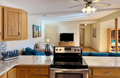 Goreville House | Relaxing escape or fishing getaway! Central location for hiking, wineries, fun