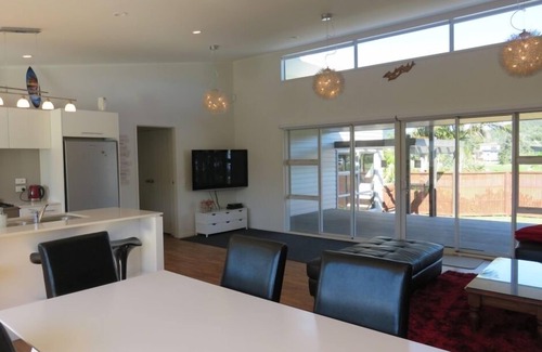 Whangapoua House | Relaxing family friendly holiday house.