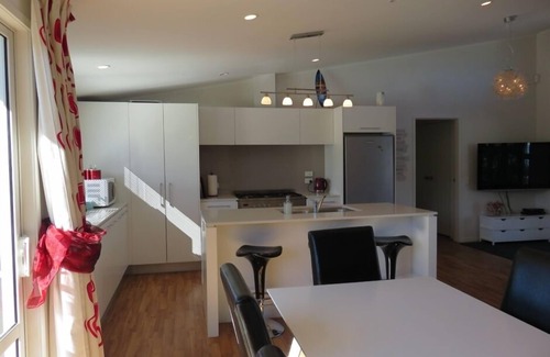 Whangapoua House | Relaxing family friendly holiday house.