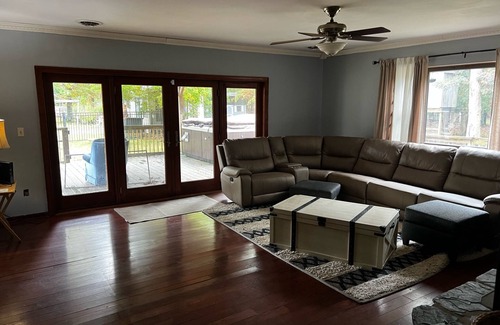 Egg Harbor City House | Relaxing family get away home! Just 30 min from beach and casinos.