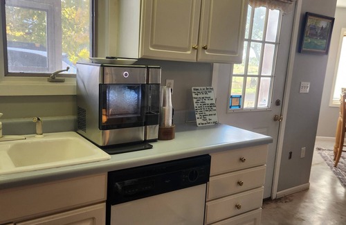 Smithshire Other | Relaxing farmhouse located near Rozetta, Illinois. Can sleep up to 8 people.