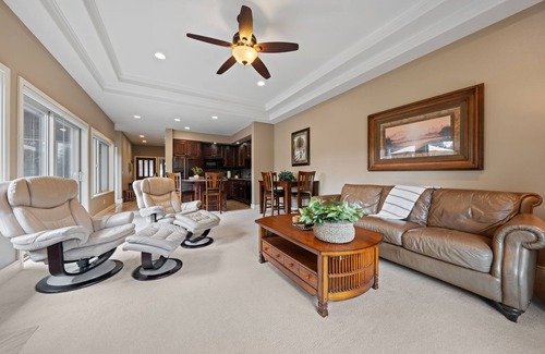 Broken Top House | Relaxing gem on the green! Hot tub! Double Suite!