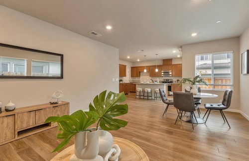 Natomas Park House | Relaxing Getaway at Pagoda Lane with Scenic Views and Comfort #41982