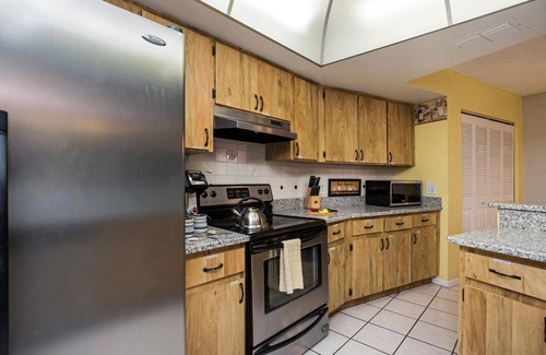 Citrus Park House | Relaxing Getaway: King Bed, Hot Tub, Pool Table, Ping Pong & Peaceful Yard!