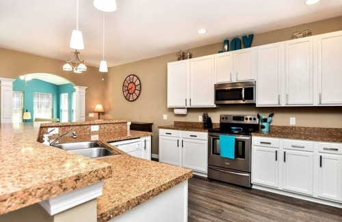 Greer House | Relaxing Greer 6BR/11bed home near dtown & GSP