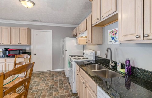 Monroe House | Relaxing home near Interstate 75