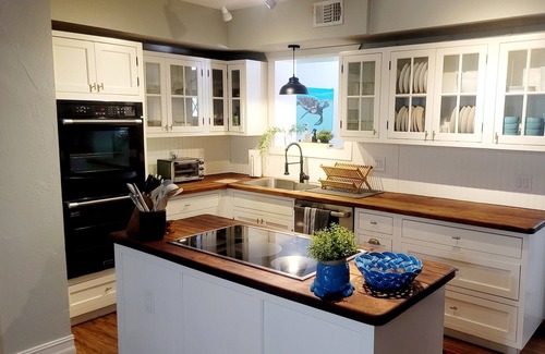 Plantation Key House | Relaxing home with pool - 3/3, 6 miles to Islamorada and 3 miles to Key Largo