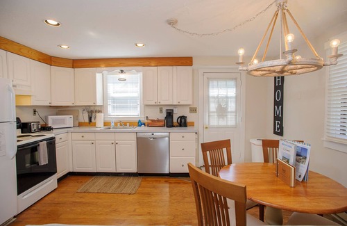 West Tisbury Cottage | Relaxing Island Retreat, Cozy Cottage, Lamberts Cove Beach Access!