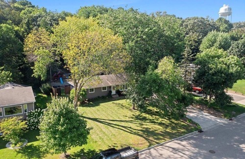Jordan House | Relaxing, Luxurious 5-bedroom Vacation Home in Beautiful Historic Jordan, MN