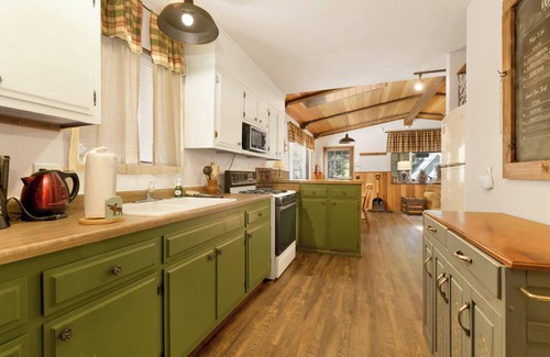 Summit Estates Cabin | Relaxing Moonridge Cottage at Bear Mountain Resort