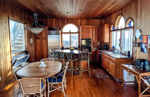 Davis Park House | Relaxing Oceanfront Retreat W/Jacuzzi And Private Steps To Beach