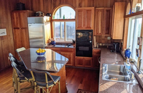 Davis Park House | Relaxing Oceanfront Retreat W/Jacuzzi And Private Steps To Beach