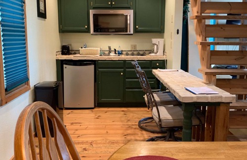 Kimberling City Cabin | Relaxing Outdoor And Cozy Living Near The Lake.