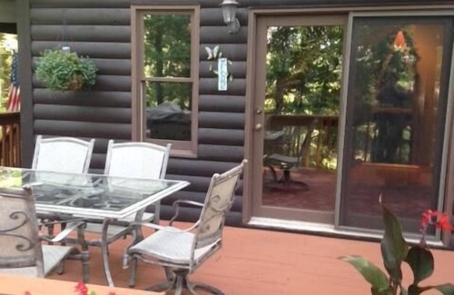 Kimberling City Cabin | Relaxing Outdoor And Cozy Living Near The Lake.