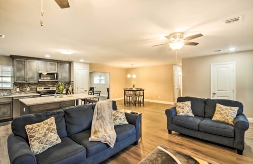 Northeast Pensacola House | Relaxing Pensacola Getaway w/Volleyball Net!