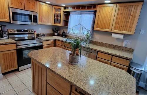 West Henrietta House | Relaxing Pool & Hot Tub House near RIT Inn
