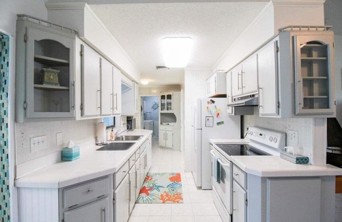 Englewood East House | Relaxing pool home in Englewood - Awake Zone