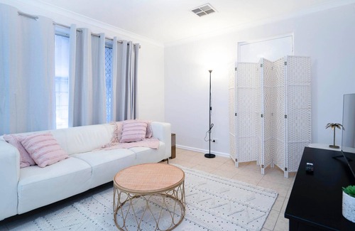 Redcliffe House | Relaxing retreat suitable for families with pool+great loaction