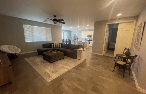 Waddell House | Relaxing Retreat w/Heated Pool, near Golf, Hiking, Sports Stadiums and more…