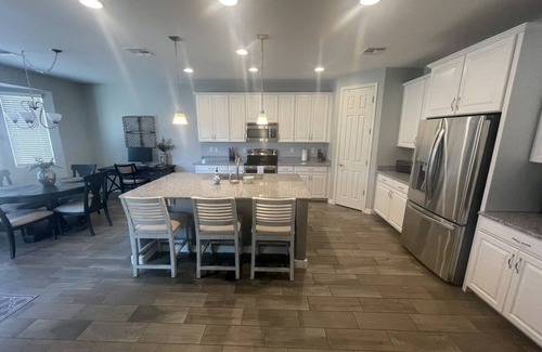 Waddell House | Relaxing Retreat w/Heated Pool, near Golf, Hiking, Sports Stadiums and more…