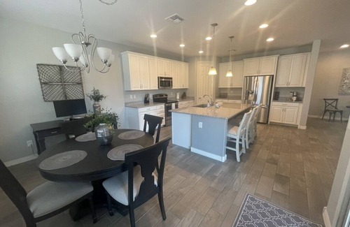 Waddell House | Relaxing Retreat w/Heated Pool, near Golf, Hiking, Sports Stadiums and more…