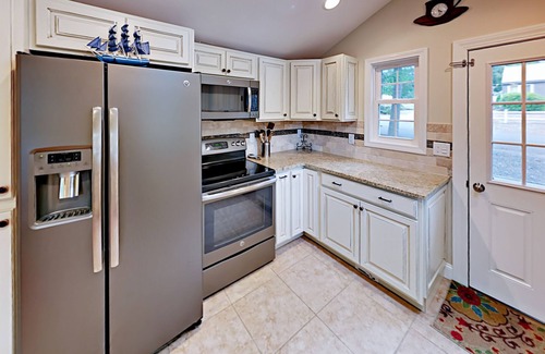 Dennis House | Relaxing Retreat with Firepit & Outdoor Shower - Near Atlantic & Cape Cod Bay