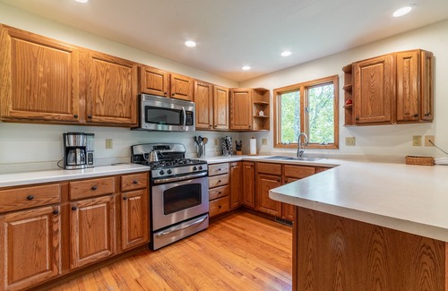 The Galena Territory House | Relaxing Retreat with Hot Tub and Fire Pit