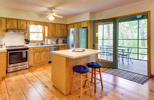 Saluda House | Relaxing Saluda Home Near Waterfall Trails!