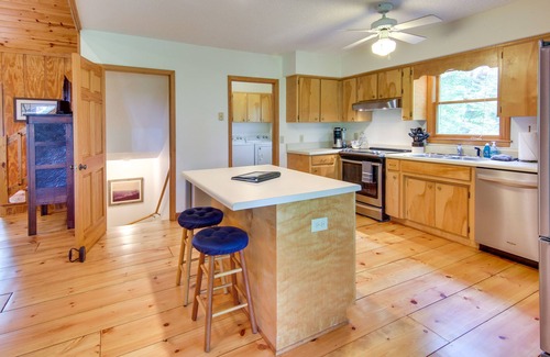 Saluda House | Relaxing Saluda Home Near Waterfall Trails!