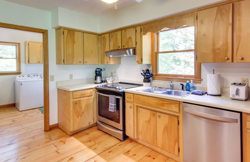 Saluda House | Relaxing Saluda Home Near Waterfall Trails!