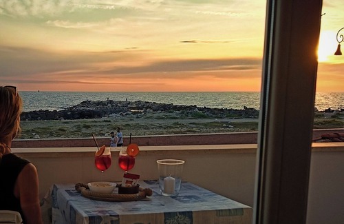 Fiumicino Apartment | Relaxing seaside apartment 10' from Fiumicino Airport. Possible shuttle