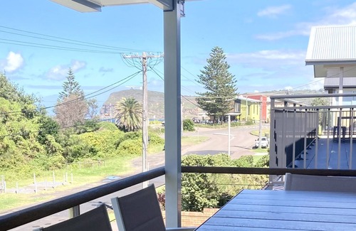 Copacabana House | Relaxing & spacious holiday home, 2 minute walk to beach