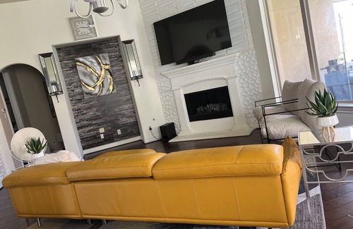 Klein House | Relaxing Spring Getaway – Stylish 4BR Home Close to Everything
