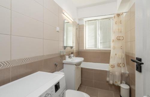 Sector 3 Apartment | Relaxing Studio - ParkLake Mall & Metro Access