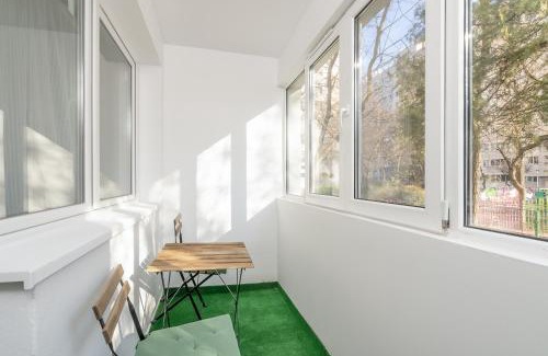 Sector 3 Apartment | Relaxing Studio - ParkLake Mall & Metro Access