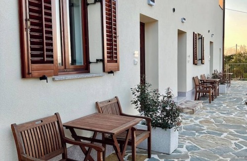 Izola Apartment | Relaxing Studio Stay with Terrace and Private Parking