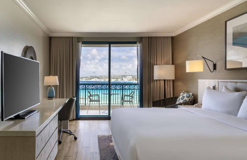 Garrison Historic Area Hotel | Relaxing Suite w/Stunning Bay Views & Infinity Pool Access - Beach steps away