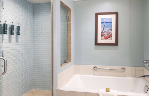 Garrison Historic Area Hotel | Relaxing Suite w/Stunning Bay Views & Infinity Pool Access - Beach steps away