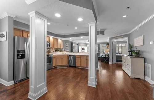 Table Rock Condo | Relaxing Walk-In Condo Community Pool Pet Friendly