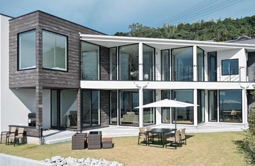Awaji Villa | ReluVilla