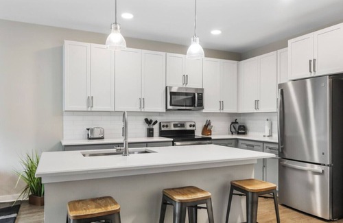 Steele Creek Condo | Reluxme | Chic 1BR Near Mall & Airport