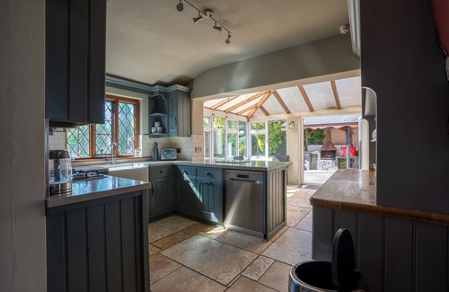 Caerleon Cottage | Remarkable 4-Bed Cottage in Cearleon