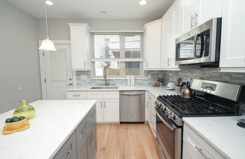Newbold House | Remarkable Downtown Home! Roof Deck! Sleeps 2-16+! Free St. Parking!