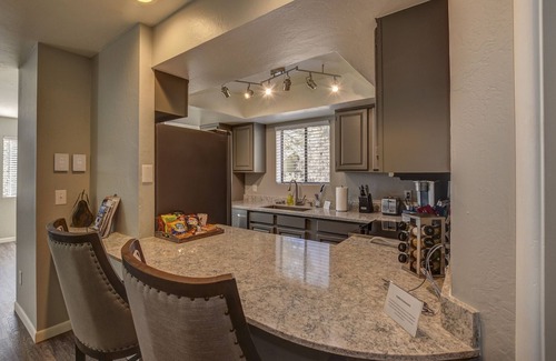 Prescott Condo | Remodeled 2 bd/2 bath condo only 10 minute walk to the Courthouse Square!