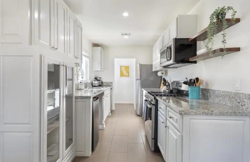 Inglewood House | Remodeled 4BR near SoFi, Forum, Hollywood, LA Live