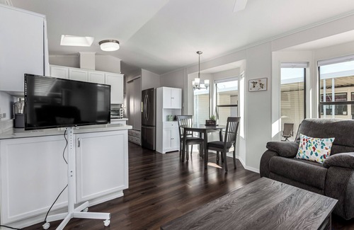 Mesa House | Remodeled 55+ Active Adult Resort Living