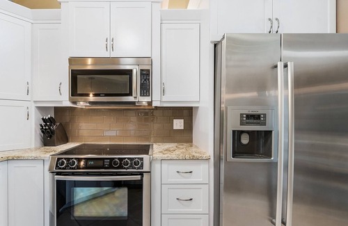 Pelican Bay Condo | Remodeled Condo Naples - In Neighborhood with Private Beach